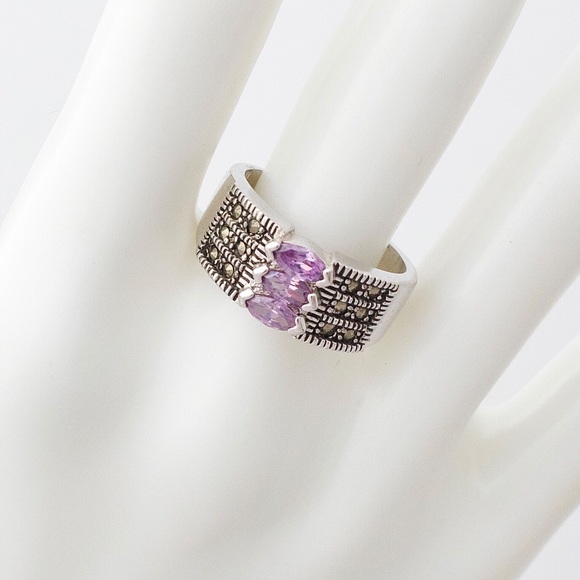 Estate Purple Cubic Zirconia & Marcasite Ring Size 8 Marquise Cut Silver Plated - Picture 3 of 4